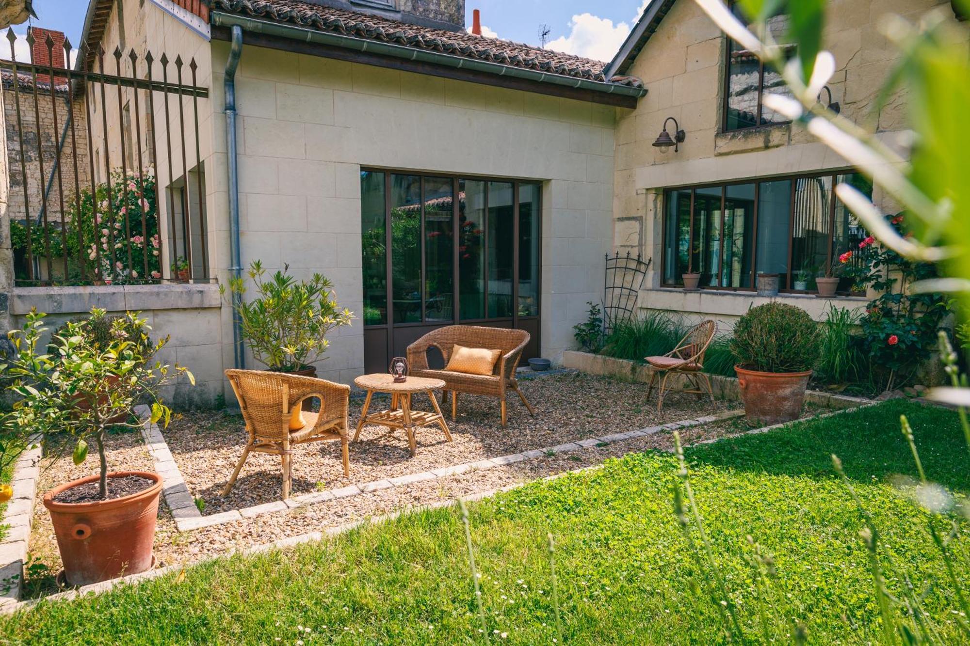 Le Prieure Sainte Croix Hotel Loudun Luaran gambar